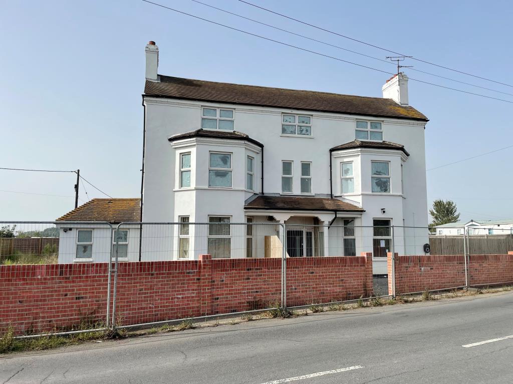 Lot: 136 - DETACHED HOUSE WITH PLANNING PERMISSION FOR CONVERSION - 